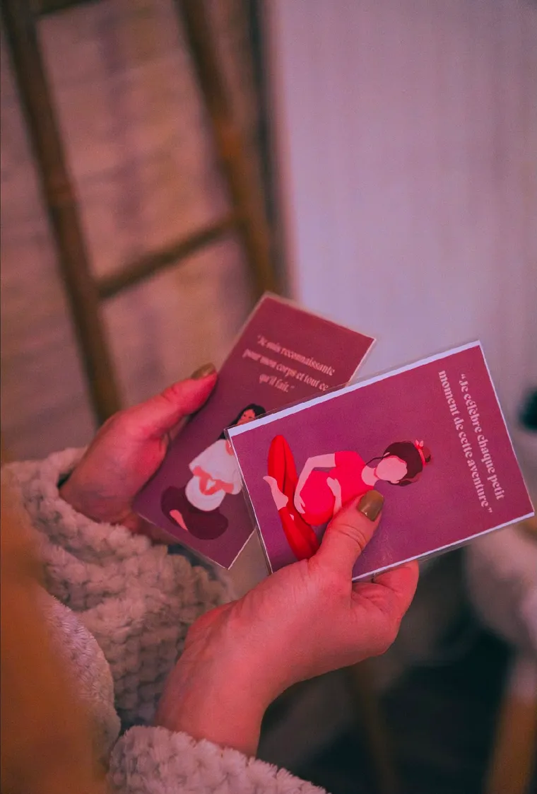 Cartes d'affirmations positives pour la grossesse utilisées lors du rituel de clôture