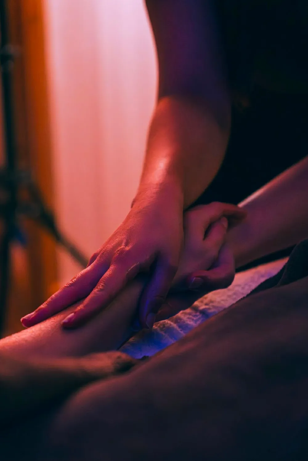 Drainage lymphatique des jambes en lumière tamisée à Ozoir-la-Ferrière